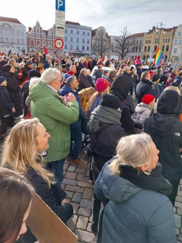 Wismar ist bunt ! Demokundgebung auf dem Marktplatz in Wismar am 27. Januar 2024